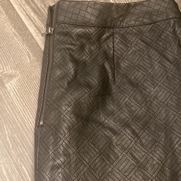 Leather like black mini - Picture 2 of 3